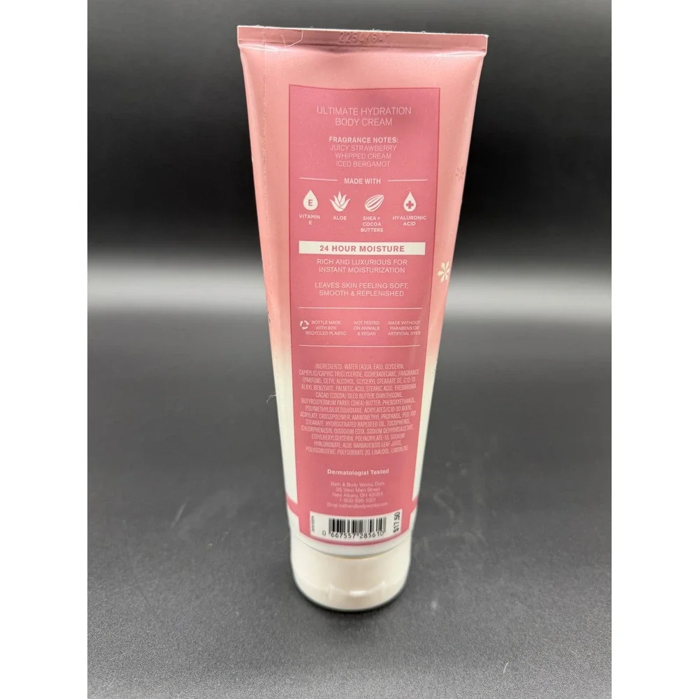 Bath &‎ Body Works Strawberry Snowflakes Ultimate Hydration Body Cream 8oz New